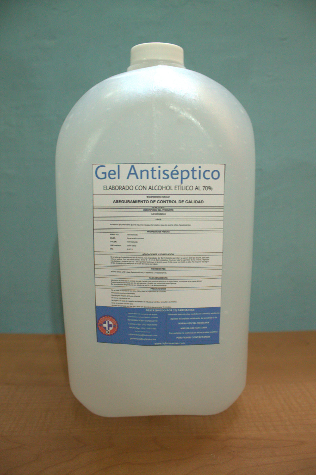 Gel Antibacterial / Antiséptico formulado a base de alcohol etílico al 70%. Envase de 1 galón